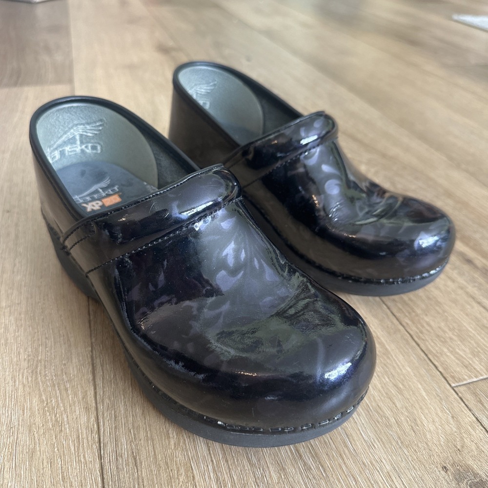 Dansko Women's 38(US 7.5) Classic Black Glossy Patent Leather Slip On Clogs